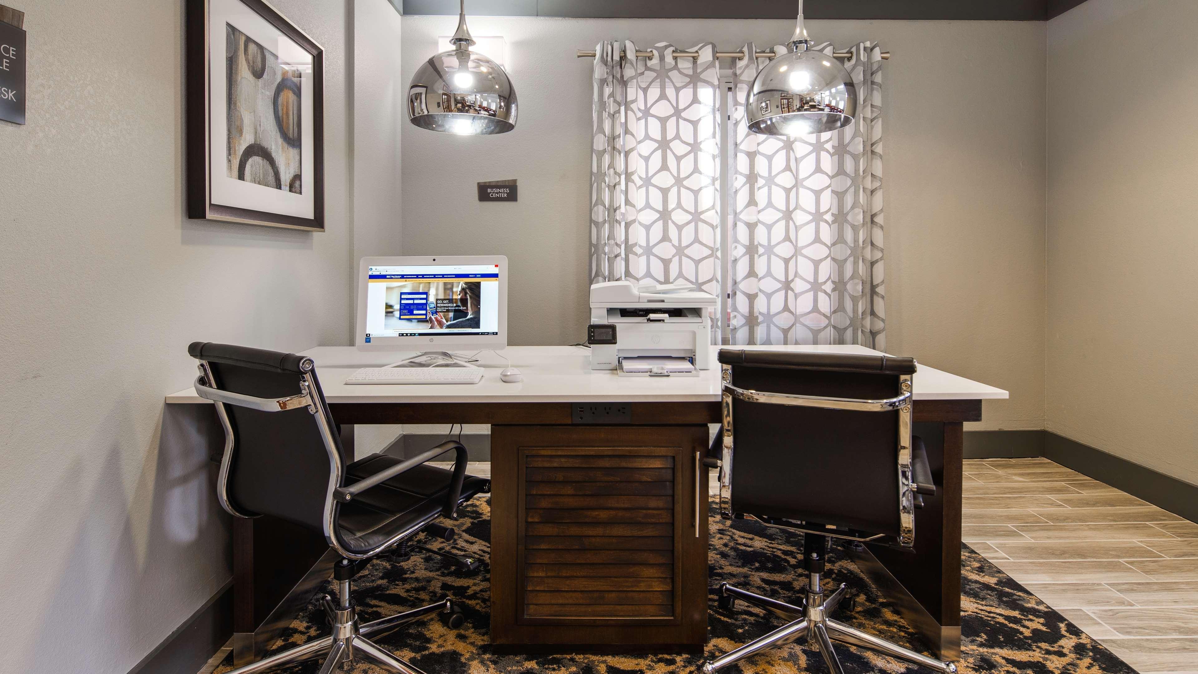 Best Western Plus Oak Harbor Hotel And Conference Center Екстериор снимка